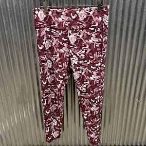 NWT Tek Gear 7/8 Compression Workout Legging. XL